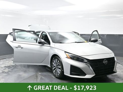 Used 2024 Nissan Altima 2.5 SV FWD image 53