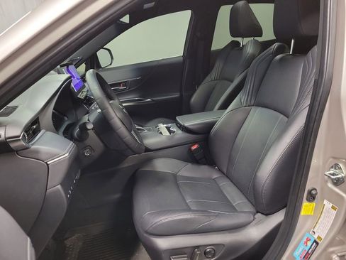 Used 2023 Toyota Venza Limited image 13