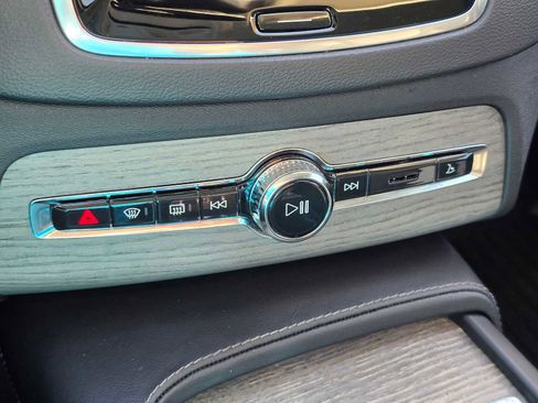 Certified 2023 Volvo XC90 T8 Ultimate image 31