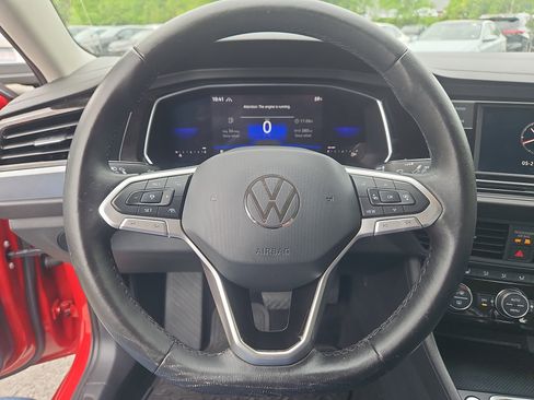 Certified 2023 Volkswagen Jetta SE FWD image 19