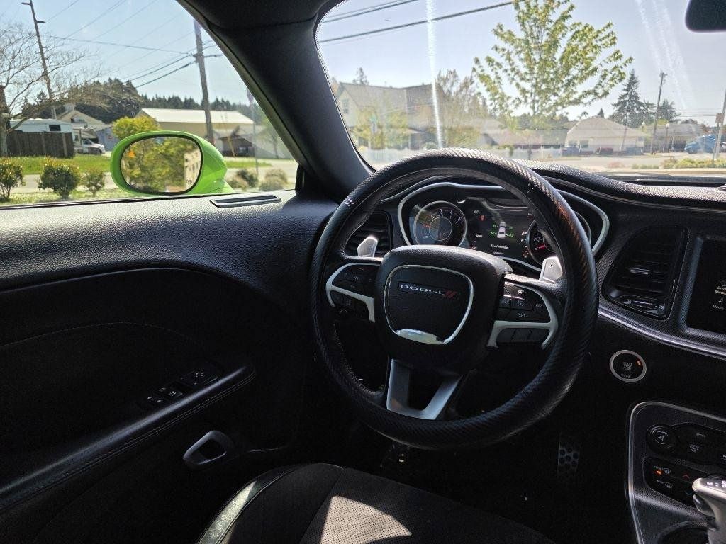 Used 2015 Dodge Challenger R/T Scat Pack w/ Leather Interior Group RWD image 12