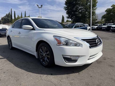 Used 2015 Nissan Altima 2.5 S w/ Sport Value Package FWD image 1
