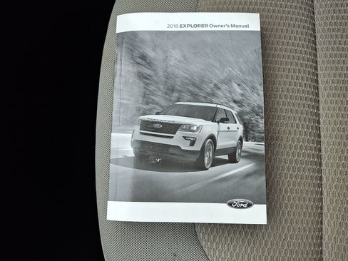 Used 2018 Ford Explorer XLT AWD/4WD image 26