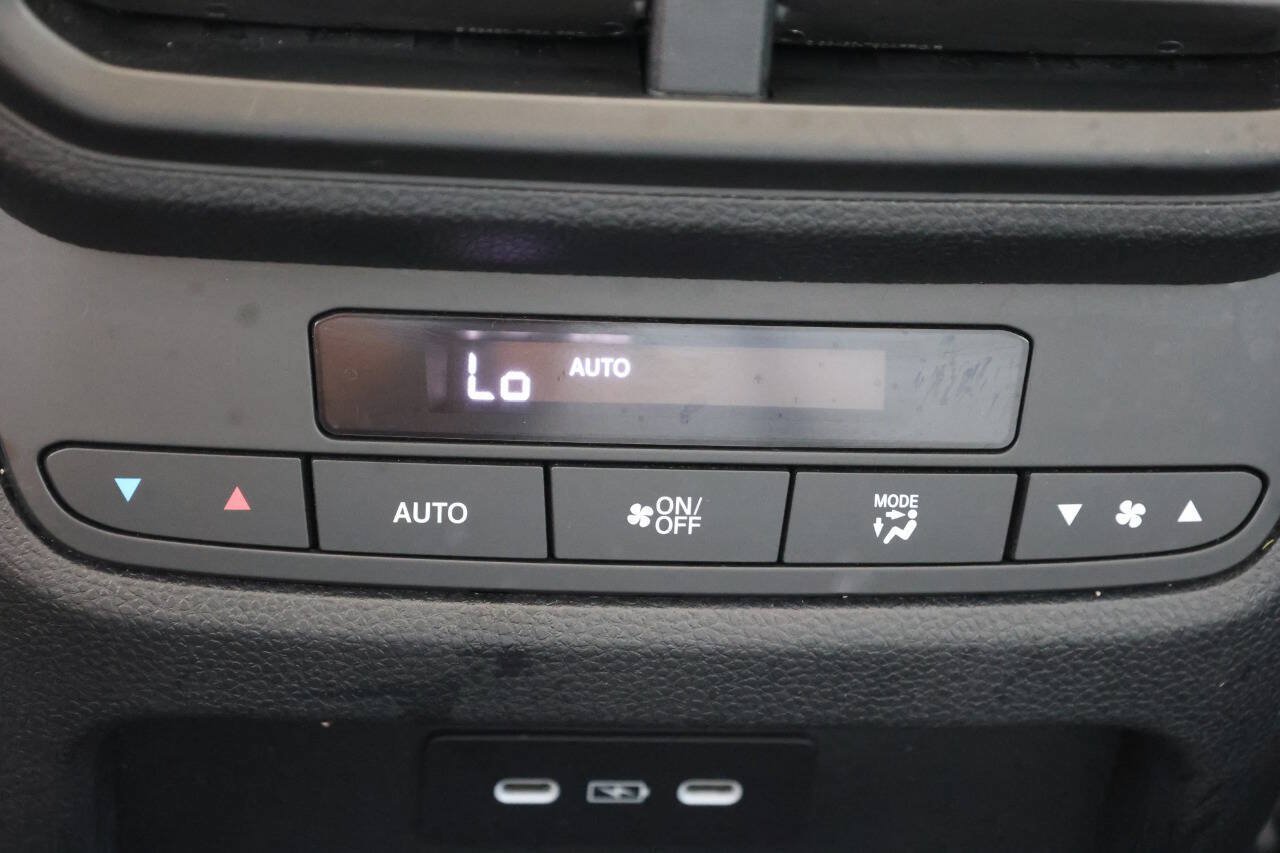 Used 2025 Honda Pilot Touring image 23
