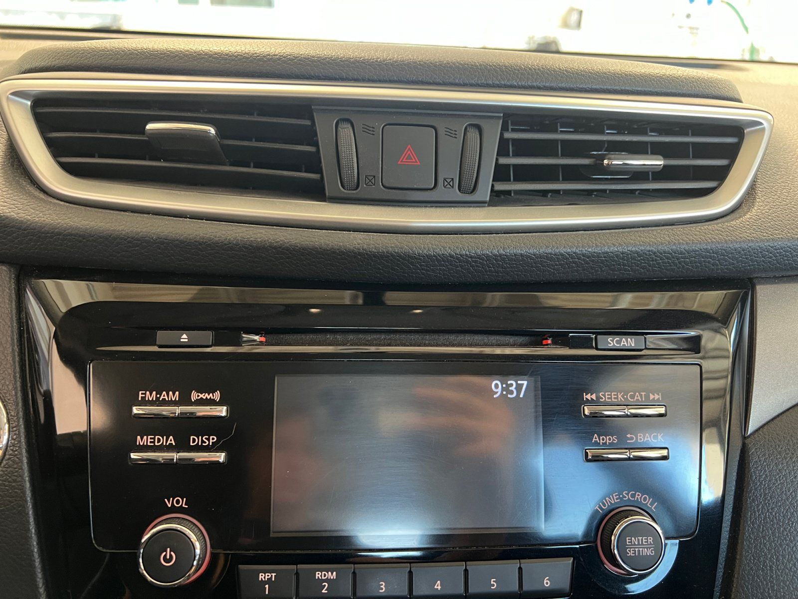 Used 2016 Nissan Rogue SV AWD/4WD image 20