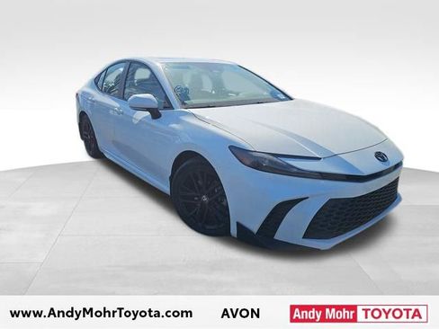 Used 2025 Toyota Camry SE w/ Convenience Package image 1