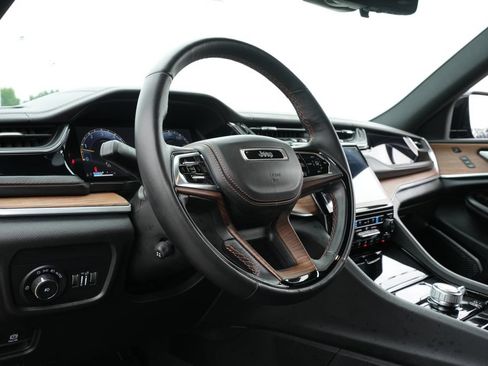 Used 2022 Jeep Grand Cherokee Summit w/ Adv Protech Group IV AWD/4WD image 15