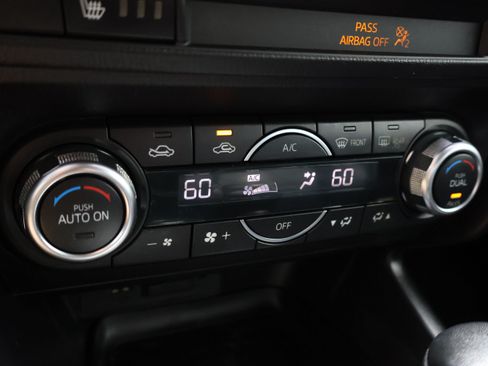 Used 2017 MAZDA MAZDA3 Touring FWD image 18