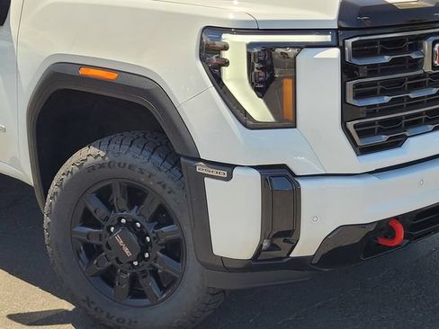 Used 2025 GMC Sierra 2500 AT4 AWD/4WD image 11