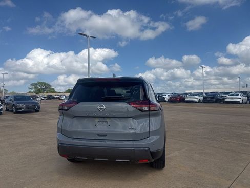 Certified 2025 Nissan Rogue SL w/ SL Premium Package image 19
