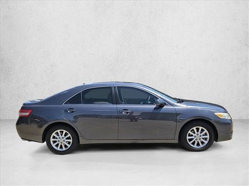 Used 2011 Toyota Camry XLE w/ XLE Extra-Value Pkg #1 FWD image 4