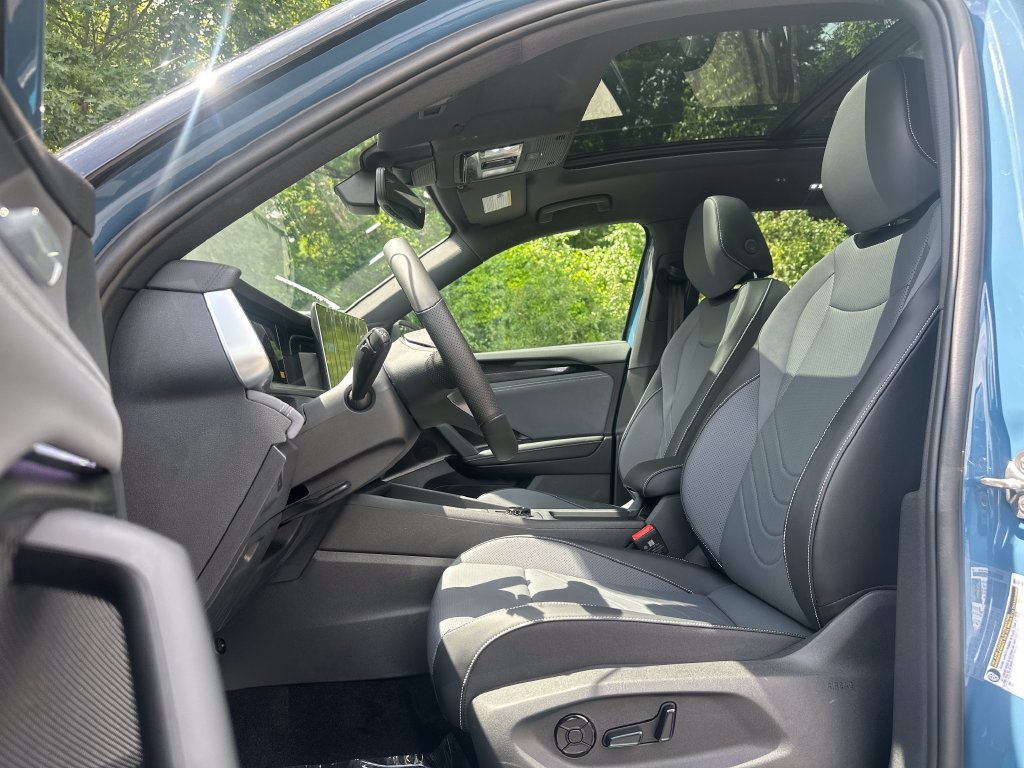New 2026 Volkswagen Tiguan SE R-Line AWD/4WD image 8