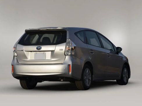 Used 2013 Toyota Prius V Three image 62