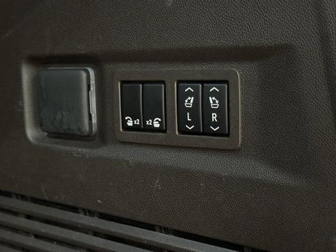 Used 2021 GMC Yukon Denali w/ Denali Premium Package image 36