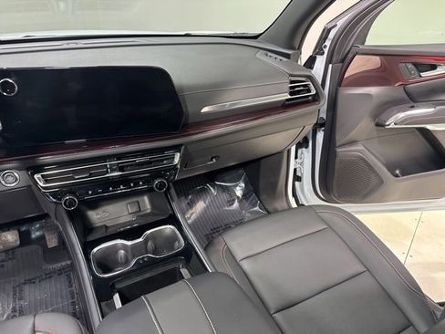 Used 2026 Chevrolet Traverse Z71 AWD/4WD image 25