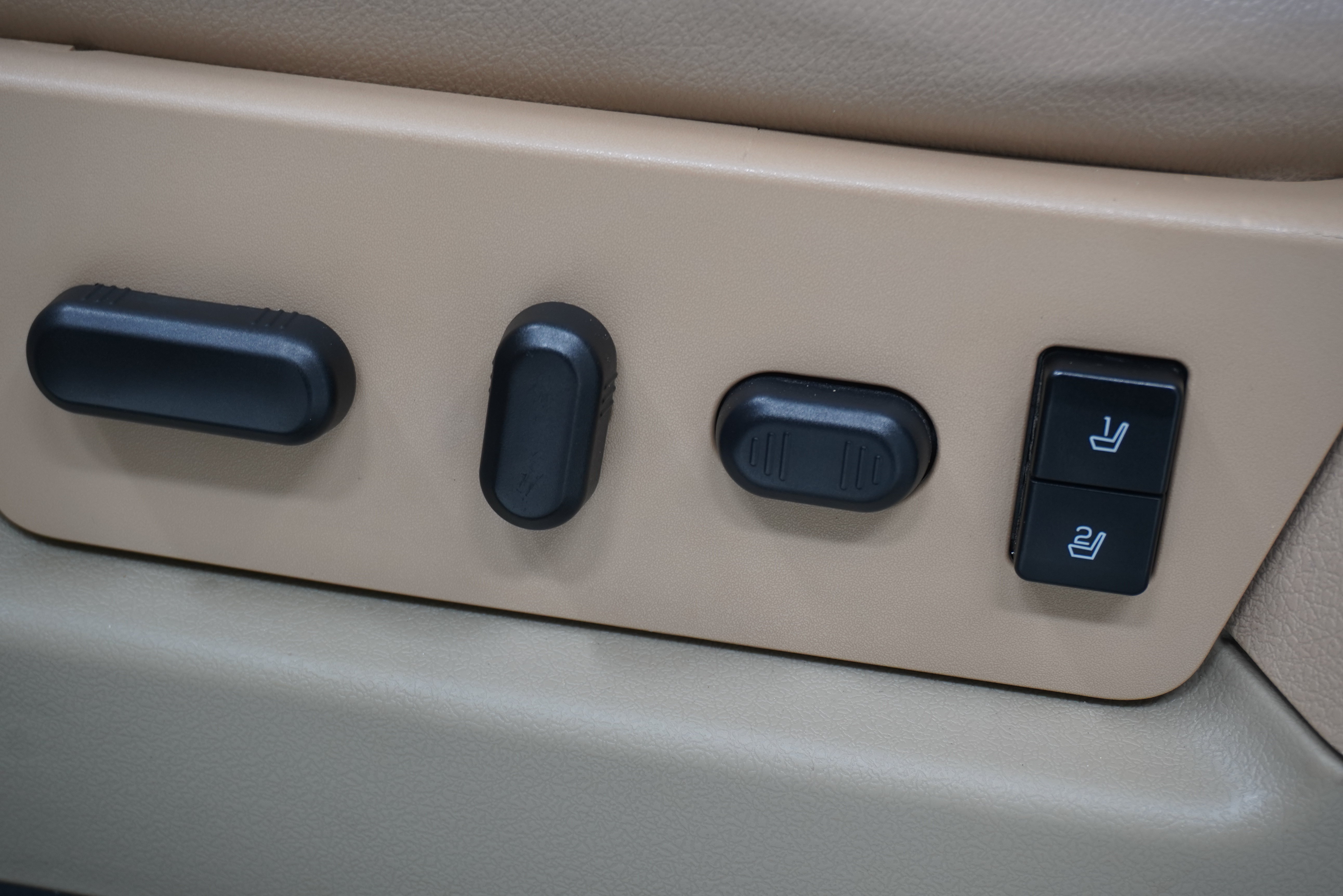 Used 2013 Ford F150 Lariat w/ Luxury Equipment Group AWD/4WD image 13