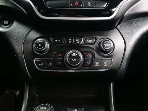 Used 2022 Jeep Cherokee Limited image 22