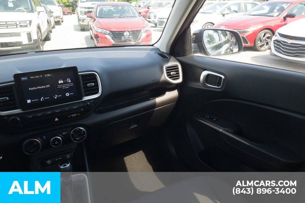 Certified 2026 Hyundai Venue SE FWD image 18
