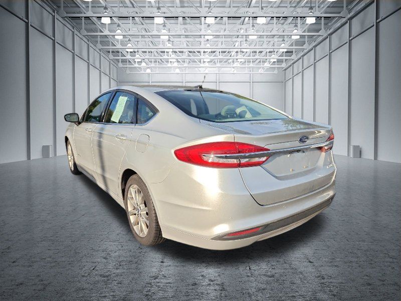 Used 2017 Ford Fusion SE FWD image 7