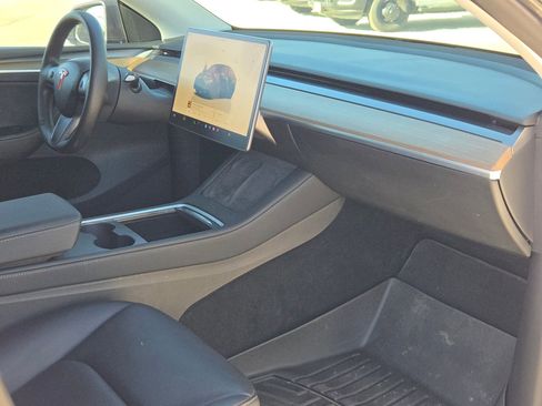 Used 2023 Tesla Model Y Performance image 29