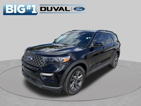 Used 2022 Ford Explorer XLT w/ Equipment Group 202A AWD/4WD image 3