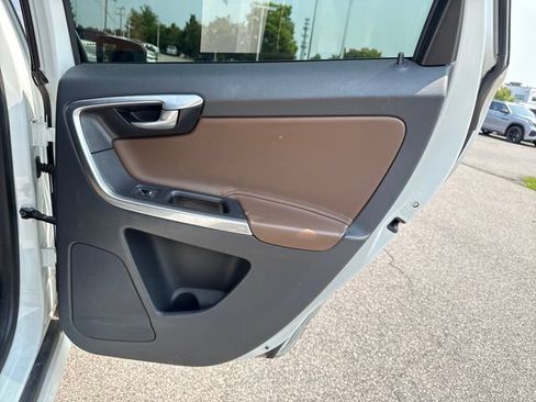 Used 2015 Volvo XC60 T6 w/ Proximity Package AWD/4WD image 13