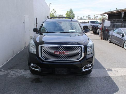 Used 2016 GMC Yukon XL Denali image 2