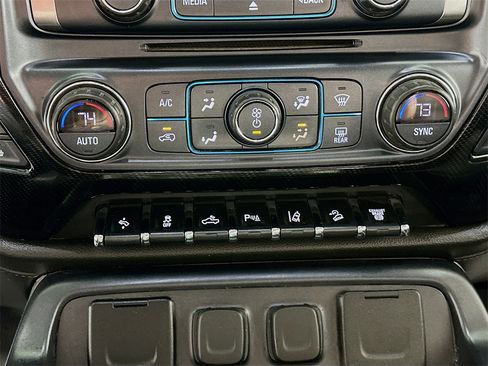 Used 2018 Chevrolet Silverado 2500 LTZ image 17