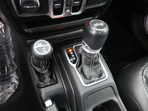 Used 2021 Jeep Wrangler Unlimited Sahara w/ Uconnect 4C Nav & Sound Group AWD/4WD image 29
