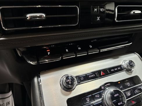 Used 2023 Lincoln Aviator AWD image 16