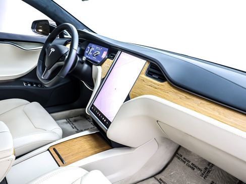 Used 2019 Tesla Model S Long Range image 16