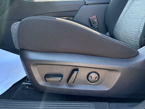 Used 2023 Nissan Rogue SV AWD/4WD image 11