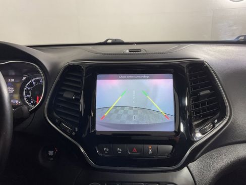 Used 2019 Jeep Cherokee Limited w/ Technology Group image 27