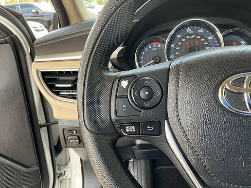 Used 2015 Toyota Corolla LE FWD image 19