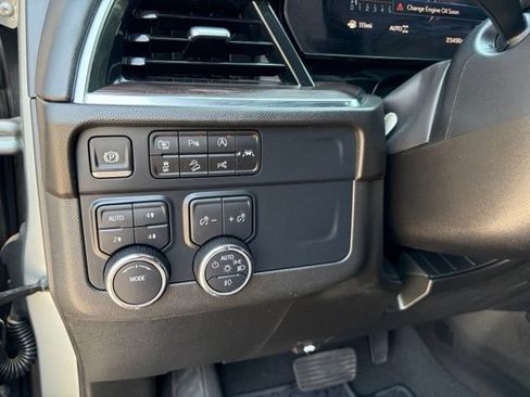 Used 2025 Chevrolet Suburban Z71 AWD/4WD image 28