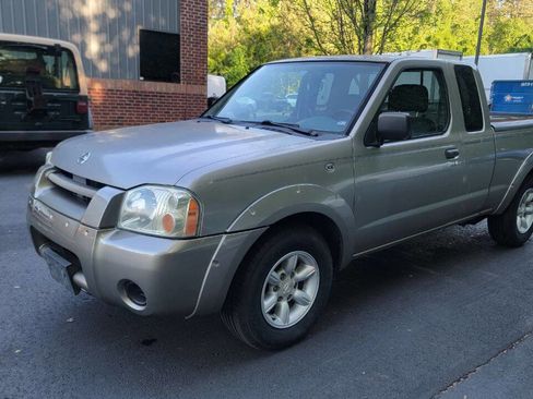 Used 2002 Nissan Frontier XE image 1
