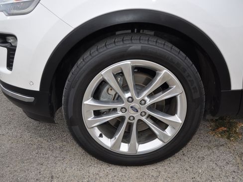 Used 2018 Ford Explorer Limited w/ Equipment Group 301A image 9