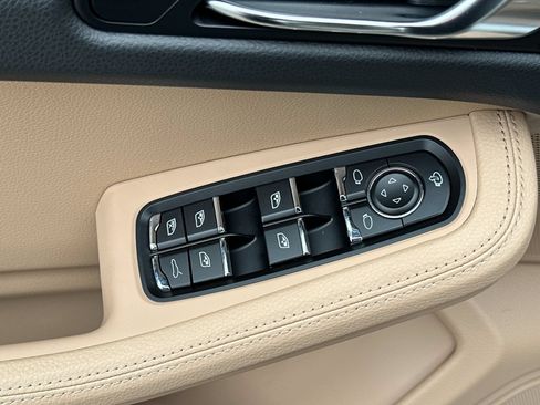 Certified 2026 Porsche Macan AWD/4WD image 13