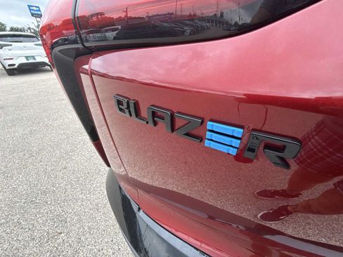 Certified 2024 Chevrolet Blazer EV RS RWD image 31
