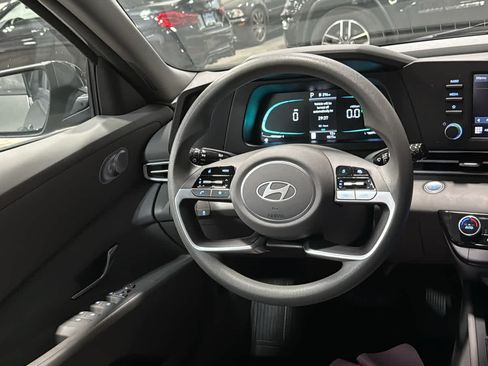 Used 2025 Hyundai Elantra Hybrid FWD image 22