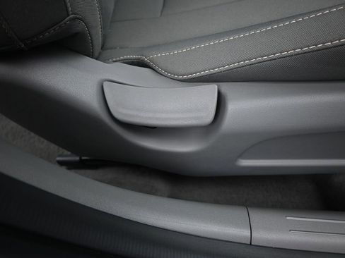 Used 2025 Hyundai Elantra SEL FWD image 35