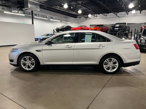 Used 2015 Ford Taurus SE image 6