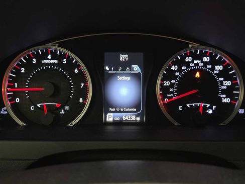 Used 2016 Toyota Camry SE w/ Moonroof Package FWD image 12