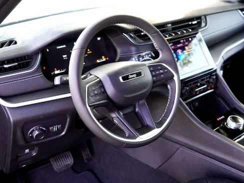 New 2025 Jeep Grand Cherokee Laredo X w/ Luxury Tech Group I image 7