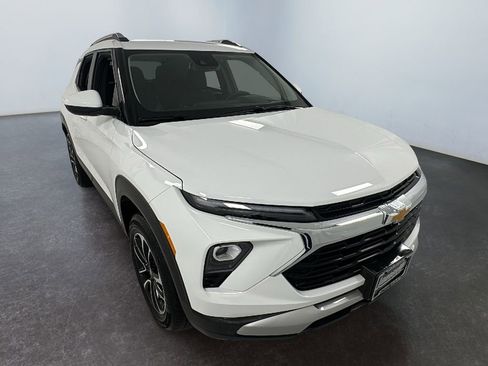 Used 2024 Chevrolet TrailBlazer LT w/ Convenience Package image 1