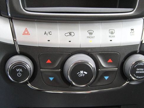 Used 2017 Dodge Journey SXT w/ Comfort/Convenience Group AWD/4WD image 29