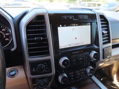 Used 2017 Ford F150 Lariat w/ Equipment Group 502A Luxury AWD/4WD image 25