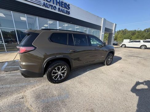 Used 2024 GMC Acadia AT4 w/ Luxury Package AWD/4WD image 4