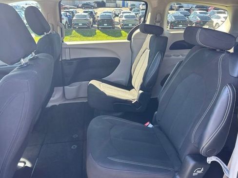 Used 2023 Chrysler Voyager LX FWD image 6