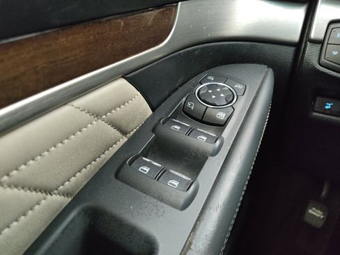 Used 2016 Ford Explorer Platinum image 27